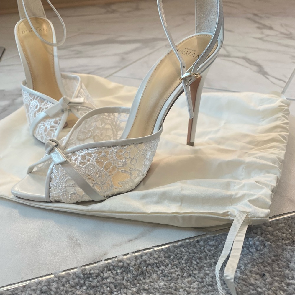 Wedding shoes - Alexandre Birman - lace wedding shoes - size 9 - worn once.
